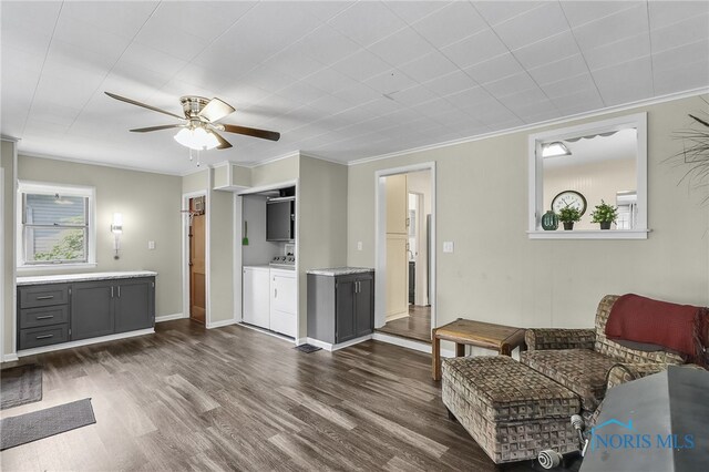 700 Franklin Ave, Findlay, OH 45840 - living room featuring washing machine and dryer, dark wood-style floors, a ceiling fan, crown molding, and baseboards
