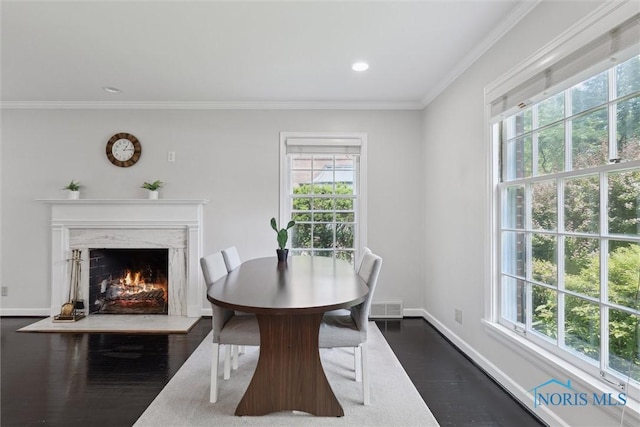 2829 Pembroke Rd, Ottawa Hills, OH 43606 - dining area featuring healthy amount of natural light, dark wood-style flooring, baseboards, crown molding, and recessed lighting