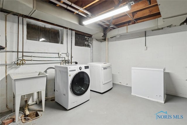 2829 Pembroke Rd, Ottawa Hills, OH 43606 - laundry area with washing machine and clothes dryer and concrete block wall