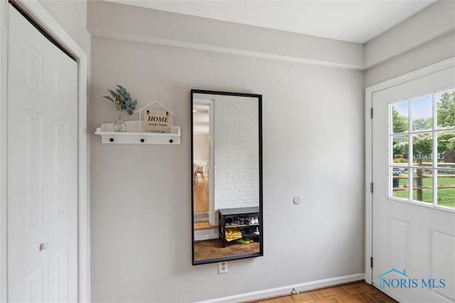 2829 Pembroke Rd, Ottawa Hills, OH 43606 - entryway featuring baseboards