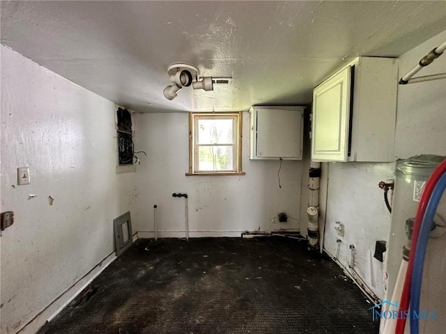 678 Lorain St, Toledo, OH 43609 - washroom featuring carpet flooring
