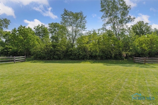 840 Wilkshire Dr, Waterville, OH 43566 - view of yard