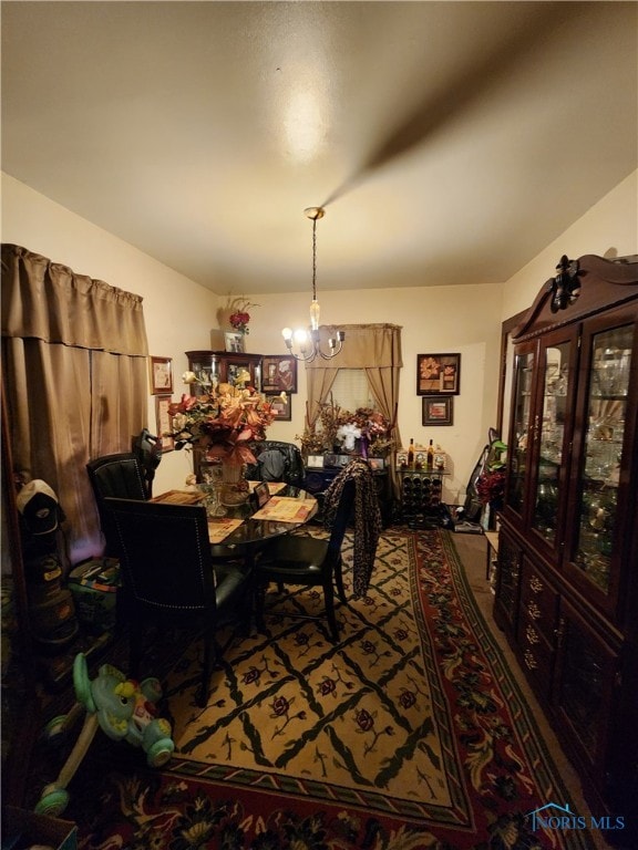 629 Hamilton St, Toledo, OH 43604 - dining area with a chandelier