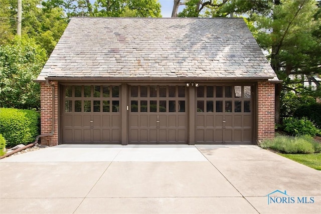 3534 Edgevale Rd, Ottawa Hills, OH 43606 - view of garage