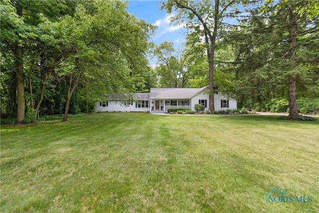 7915 W Bancroft St, Toledo, OH 43617 - single story home with a front yard