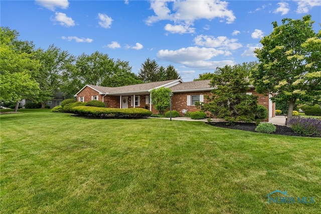 1008 Muirfield Dr, Findlay, OH 45840 - ranch-style house with a front lawn and brick siding