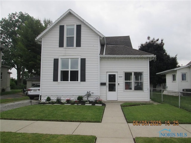 409 Center St, Findlay, OH 45840 - traditional-style home featuring roof with shingles