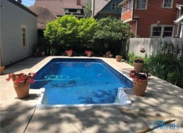2267 Robinwood Ave, Toledo, OH 43620 - view of pool featuring a patio area