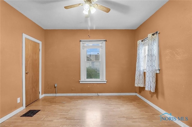 1528 Hirzel St, Toledo, OH 43605 - spare room featuring light wood-style flooring, a ceiling fan, and baseboards
