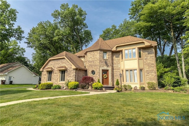 2439 Notting Hill Rd, Toledo, OH 43617 - view of front of house featuring a front lawn and brick siding