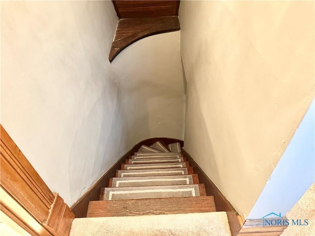 1520 S Clinton St, Defiance, OH 43512 - view of stairway