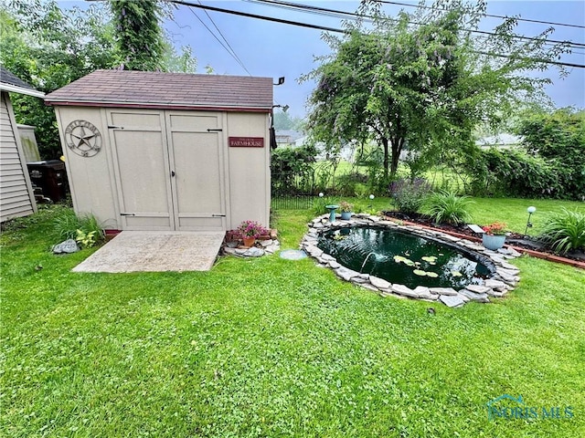 1520 S Clinton St, Defiance, OH 43512 - view of green lawn featuring a pool