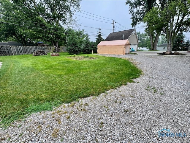 1520 S Clinton St, Defiance, OH 43512 - view of yard featuring a garage