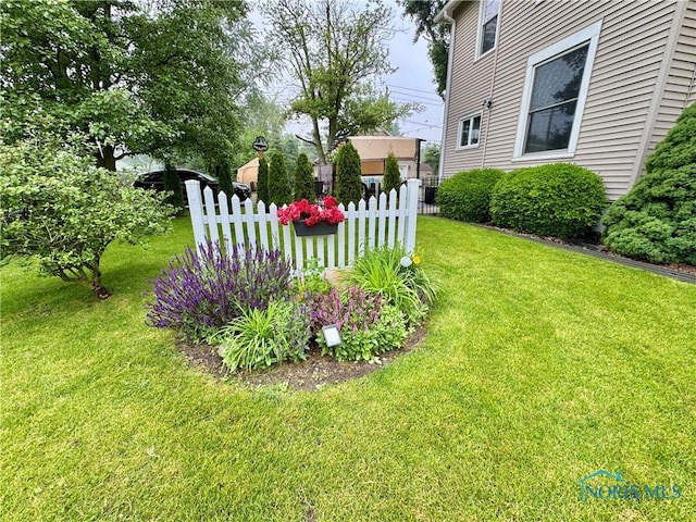 1520 S Clinton St, Defiance, OH 43512 - view of yard
