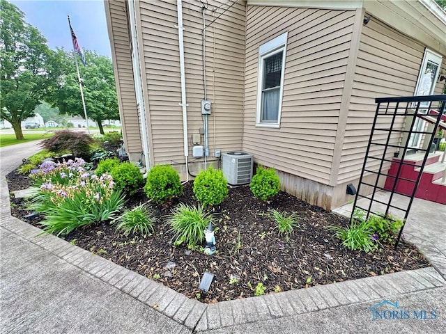 1520 S Clinton St, Defiance, OH 43512 - view of property exterior with central air condition unit