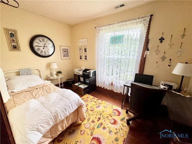 1520 S Clinton St, Defiance, OH 43512 - bedroom featuring wood finished floors and an office area