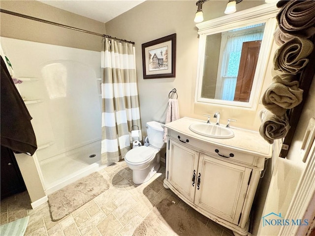 1520 S Clinton St, Defiance, OH 43512 - full bathroom featuring toilet, vanity, a shower with curtain, baseboards, and stone finish flooring