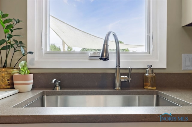 826 Touraine Ave, Bowling Green, OH 43402 - kitchen view of a sink