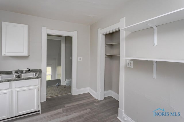 426 Arden Pl, Toledo, OH 43605 - laundry room with a sink, dark wood-style flooring, and baseboards