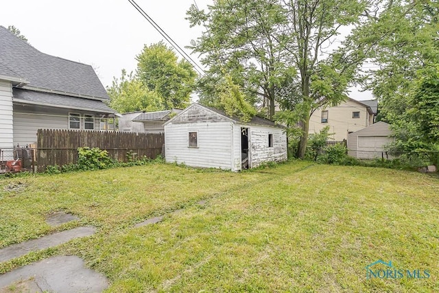 426 Arden Pl, Toledo, OH 43605 - view of yard featuring an outdoor structure