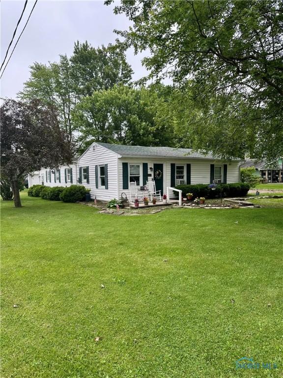 314 Jewett Ave, North Baltimore, OH 45872 - ranch-style house featuring a front lawn