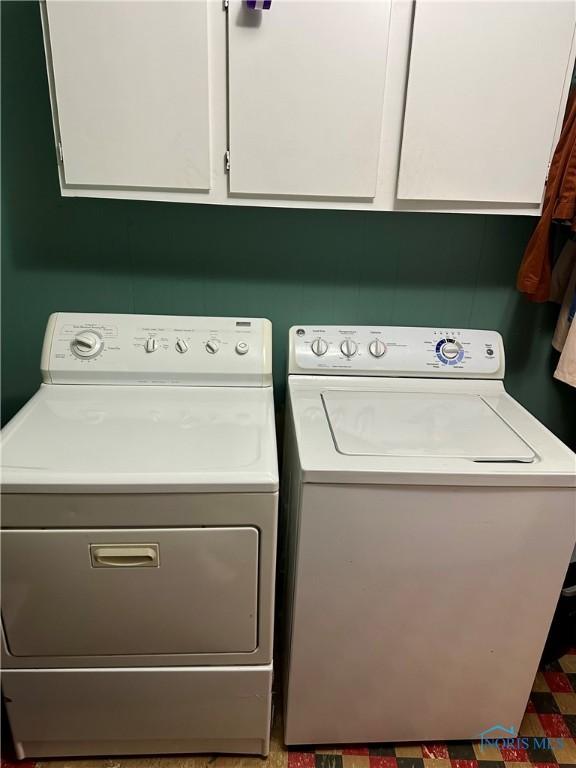314 Jewett Ave, North Baltimore, OH 45872 - laundry area with washing machine and clothes dryer and cabinet space