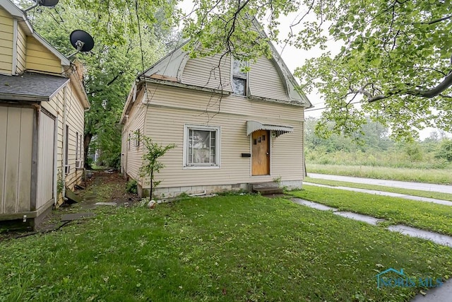 2602 Fremont St, Toledo, OH 43605 - view of front of house with a front yard