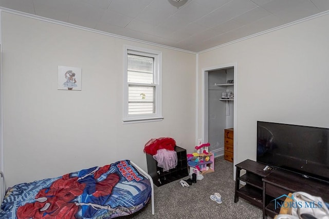 635 Plymouth St, Toledo, OH 43605 - carpeted bedroom with ornamental molding