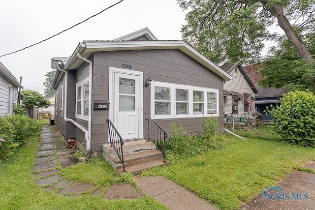 635 Plymouth St, Toledo, OH 43605 - view of front of house with entry steps