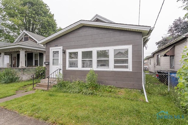 635 Plymouth St, Toledo, OH 43605 - shotgun-style home featuring entry steps