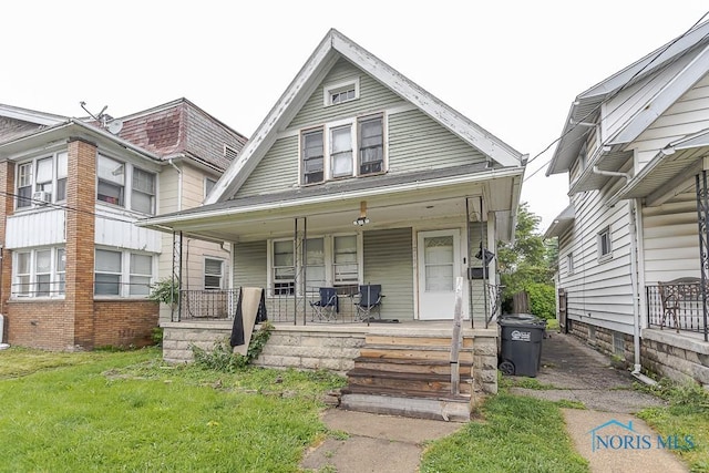 1215 Starr Ave, Toledo, OH 43605 - view of front of house featuring covered porch and a front yard