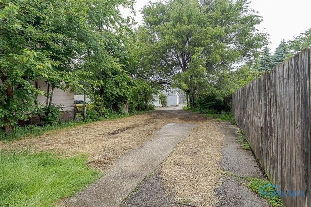 1215 Starr Ave, Toledo, OH 43605 - view of yard