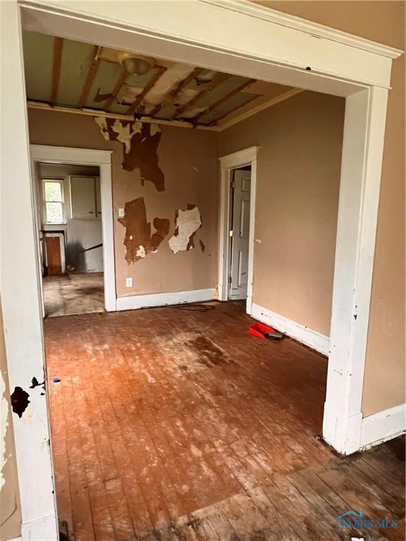 527 E Weber, Toledo, OH 43608 - empty room with hardwood / wood-style flooring and baseboards