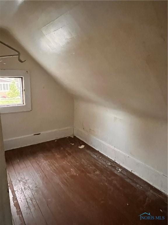 527 E Weber, Toledo, OH 43608 - bonus room featuring lofted ceiling, dark wood finished floors, and baseboards