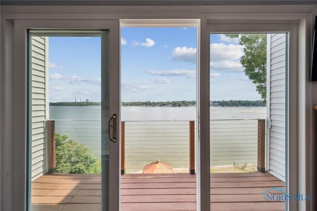 2543 Broadway St Unit 2543, Toledo, OH 43609 - entryway featuring a water view