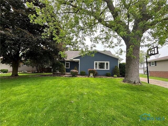 803 W Holland St, Archbold, OH 43502 - view of front facade with a front yard