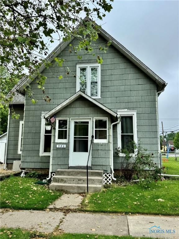 335 N Cherry St, Bryan, OH 43506 - bungalow-style home featuring entry steps and a front lawn
