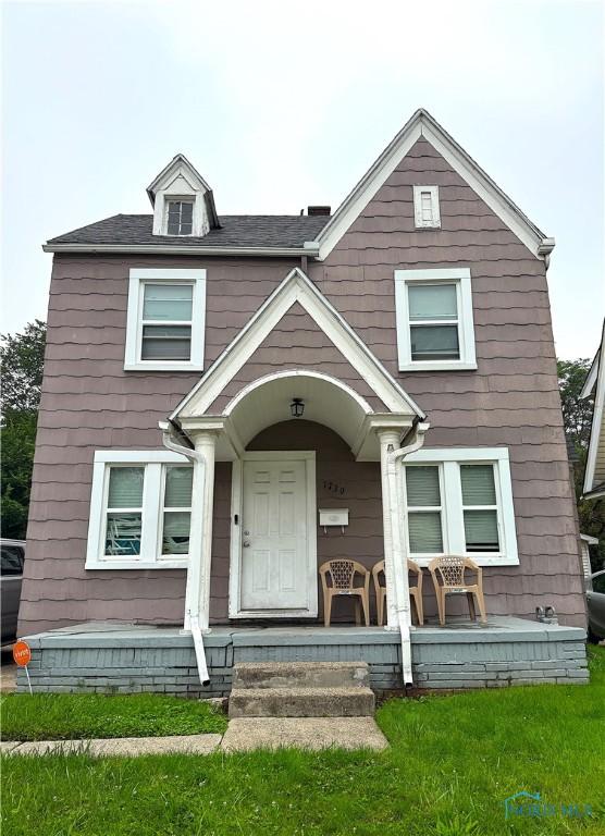 1739 Wyndhurst Rd, Toledo, OH 43607 - view of front of property with a porch