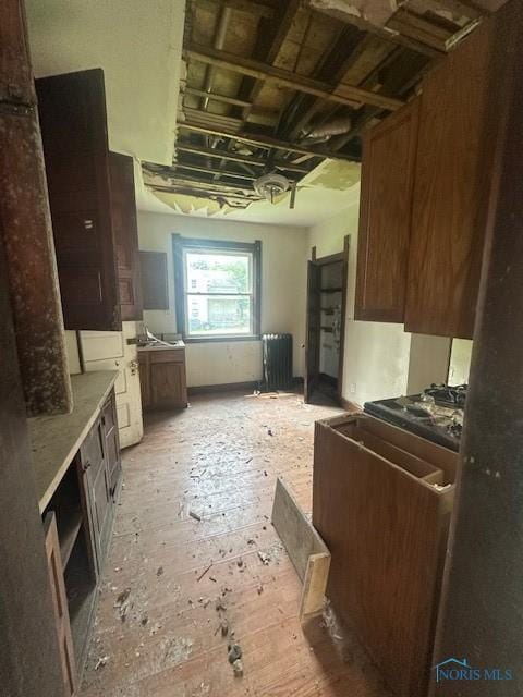 831 Oak St, Toledo, OH 43605 - kitchen featuring radiator