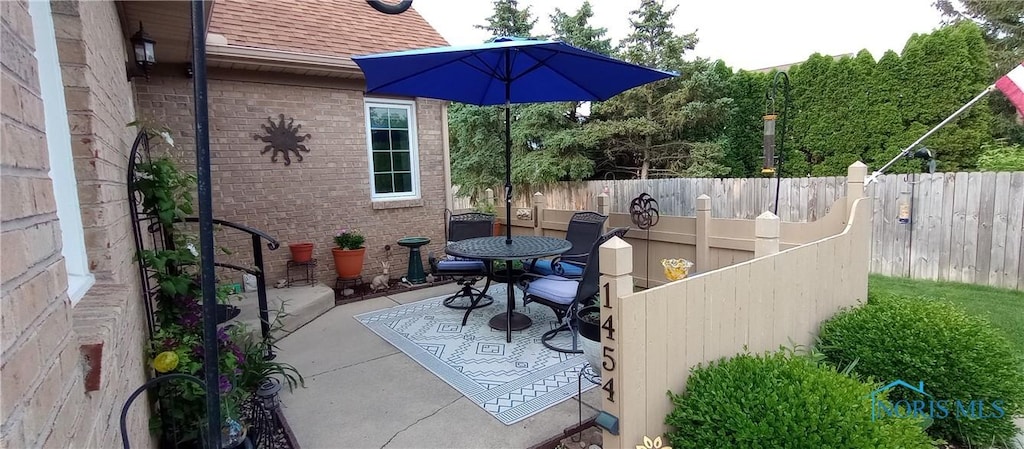 1454 Turnbury Ln, Perrysburg, OH 43551 - view of patio / terrace