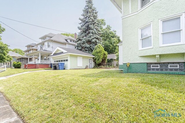 2740 Robinwood Ave, Toledo, OH 43610 - view of green lawn