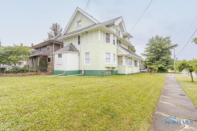 2740 Robinwood Ave, Toledo, OH 43610 - view of side of home with stucco siding and a yard
