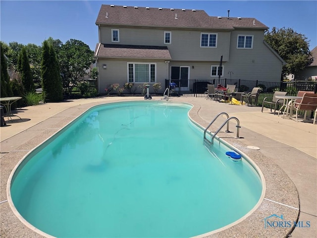 4811 Cabriolet Ln, Maumee, OH 43537 - view of pool featuring a patio