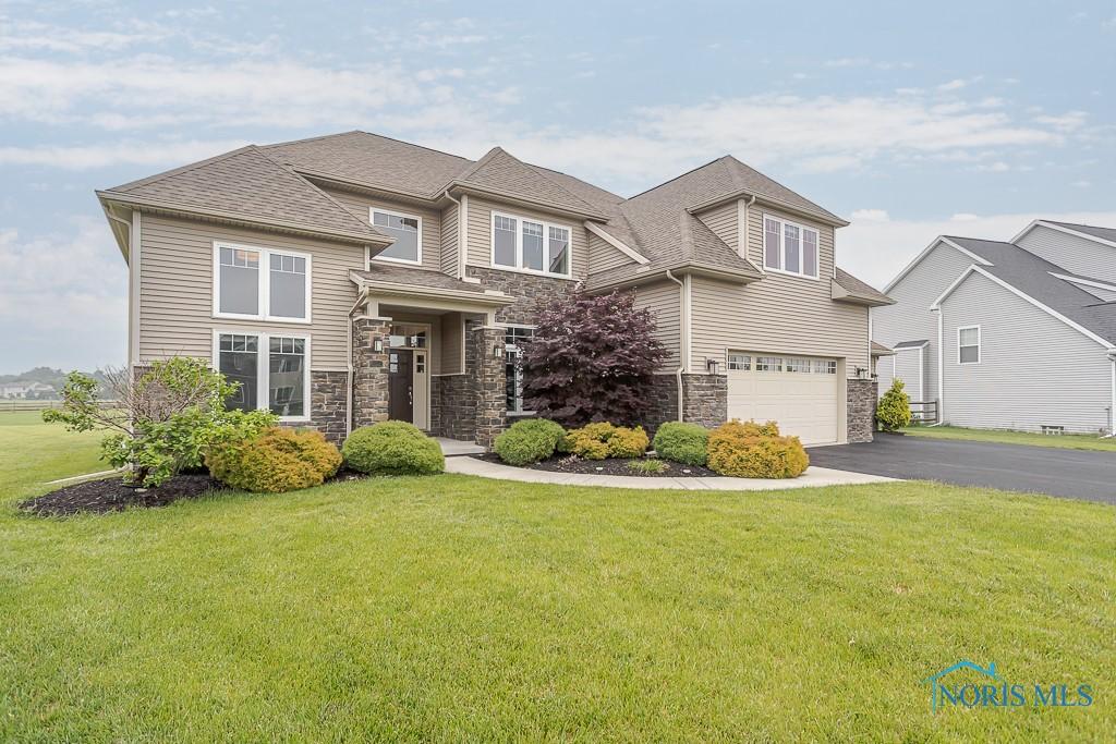 2902 Woods Edge Rd, Perrysburg, OH 43551 - photo 1