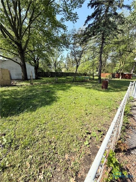 5455 Douglas Rd, Toledo, OH 43613 - view of yard