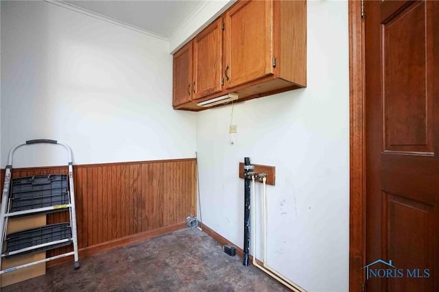 117 3rd St, Findlay, OH 45840 - laundry room with cabinet space, wainscoting, and baseboards