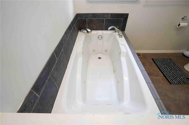 117 3rd St, Findlay, OH 45840 - bathroom featuring a whirlpool tub