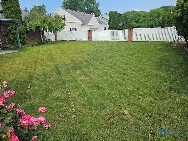110 Harbor Point Rd, Rossford, OH 43460 - view of yard