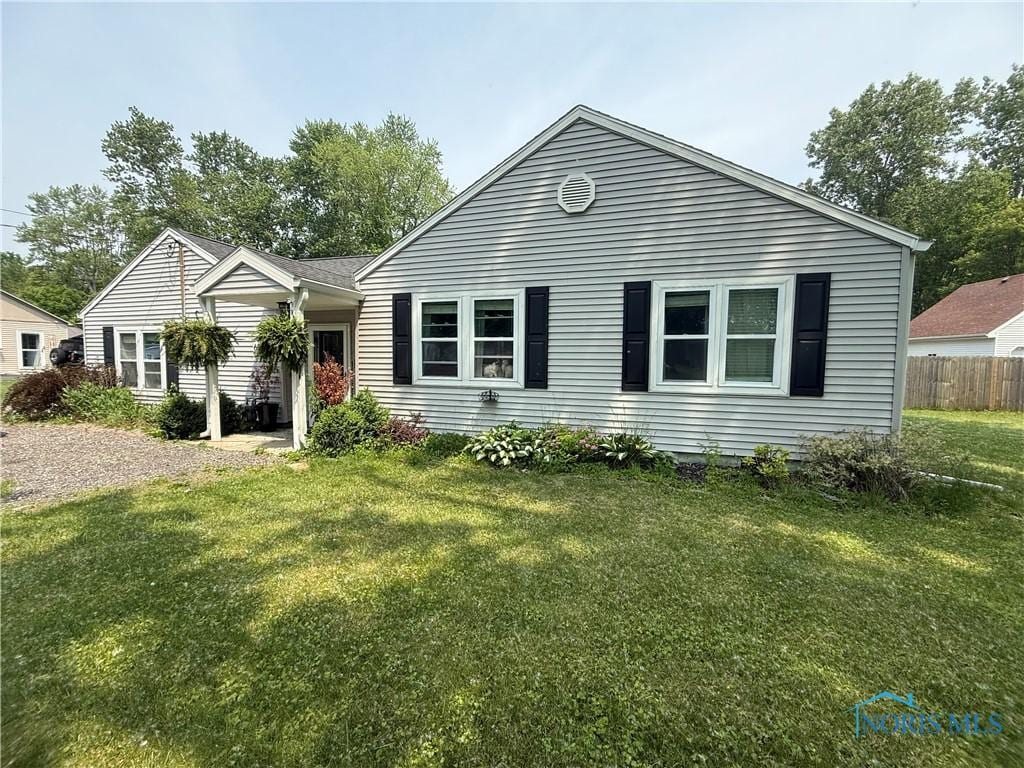 6564 Blossman Rd, Toledo, OH 43617 - view of front of home