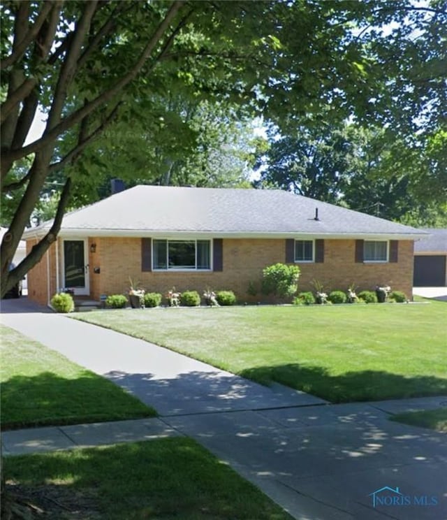 3118 Keemont Dr, Toledo, OH 43613 - ranch-style house featuring a front yard and brick siding